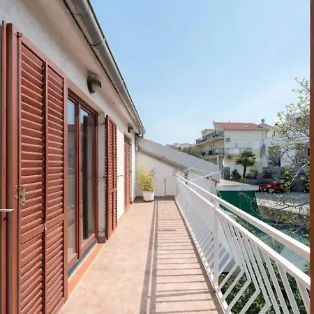 Nora's Apartment Hvar Town