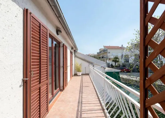 Nora's Daire Hvar Town